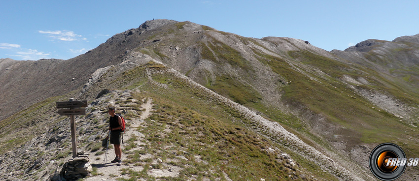 Le sommet vu du col éponyme.