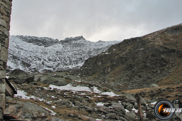 La montée derrière le refuge.