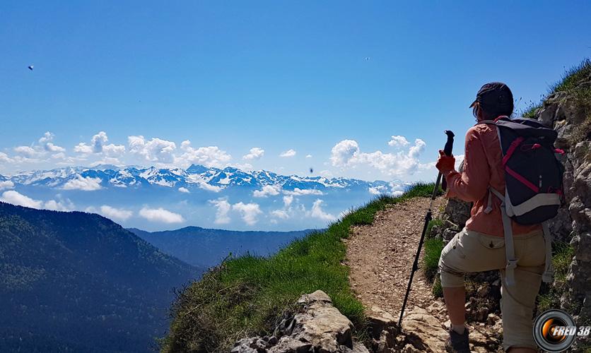 En fond Le massif de Belledonne.