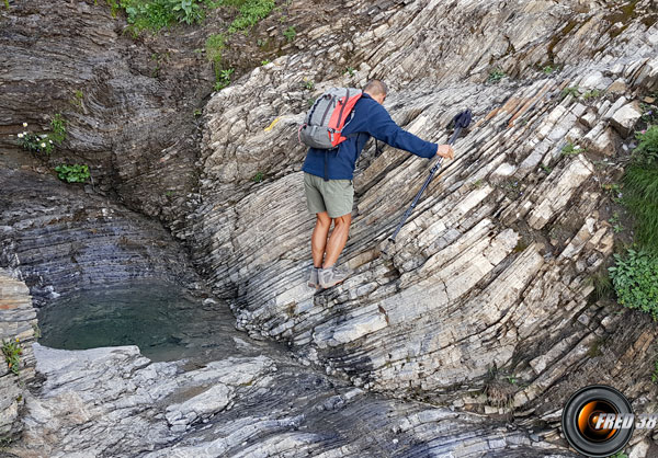 Petit passage ou il faut mettre les mains.