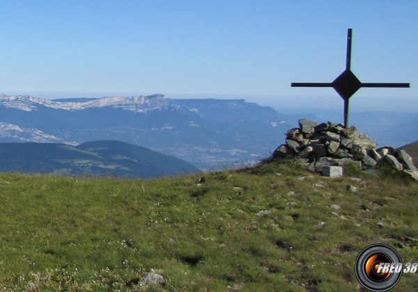 La croix du sommet.