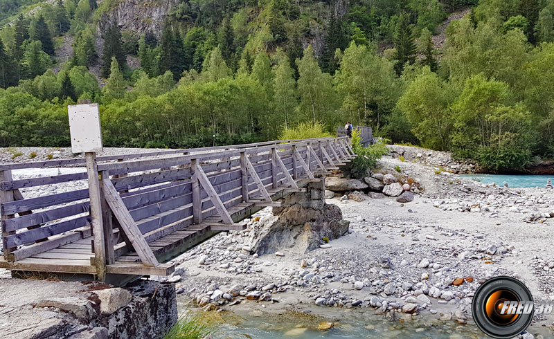 Longue passerelle