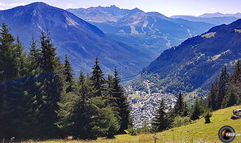 Vue sur Champagny en Vanoise.