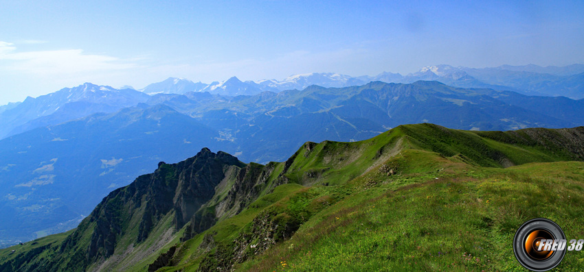 Vue sur la Lauzière et la Vanoise.