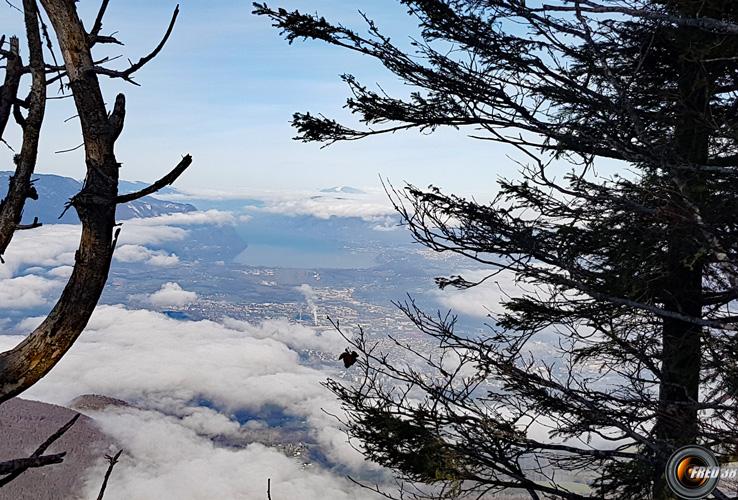 Vue sur Chambéry et le lac du Bourget.