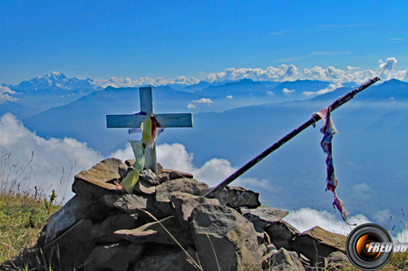 En fond le Mont-Blanc.