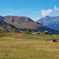 Les chalets d'Arrondaz lors de la descente