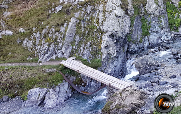 La passerelle avant le refuge