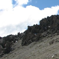 L'arrivée au col des Houerts et la crête sommitale.