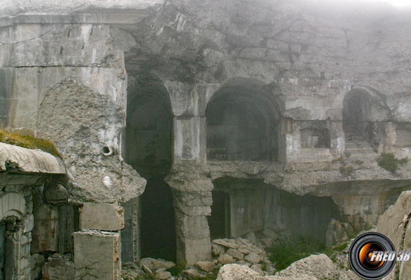 Le blockhaus dynamité.