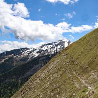 Sentier sur forte pente.