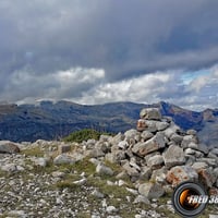 Le sommet avec en fond le Mont Chiran.