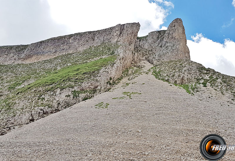 Le couloir donnant accès au sommet.