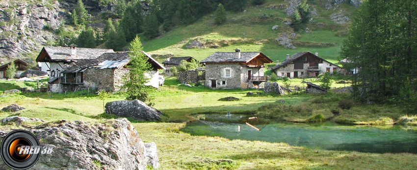 Le hameau du Monal.