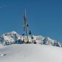 La croix sous le sommet.