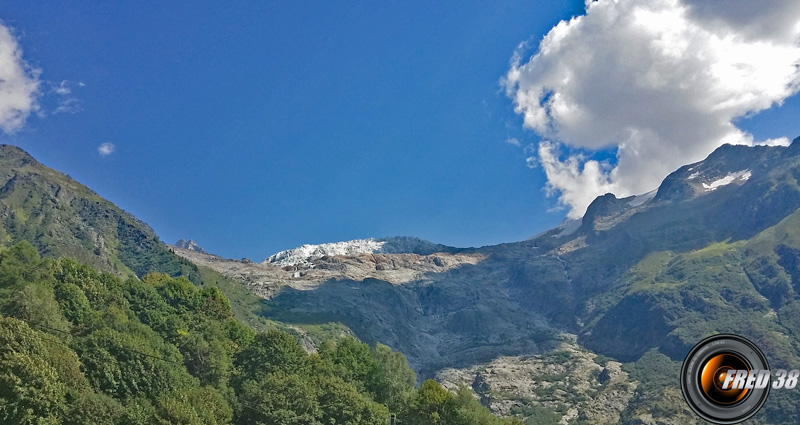 Le glacier vu du hameau du Tour.