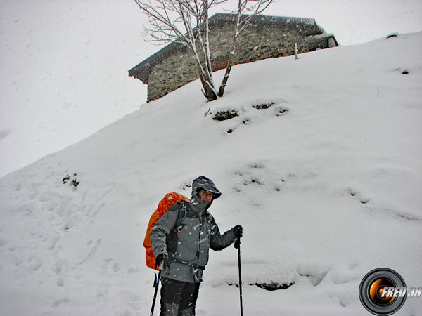 Sous le refuge.