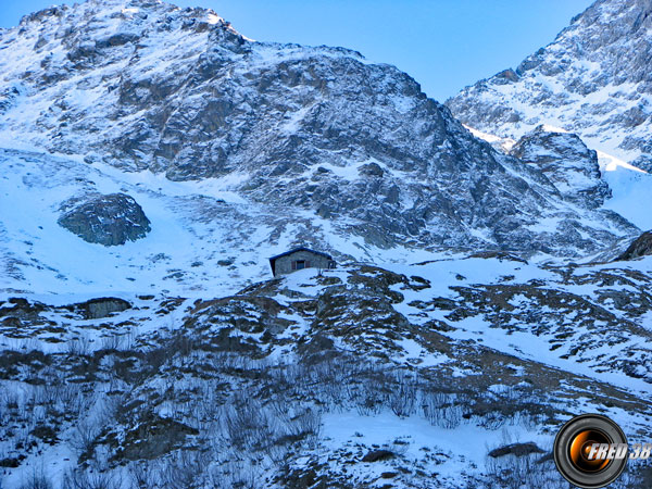 La vallée devant le refuge.