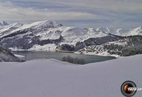 Lac de Roselend, en fond Roche Pastire.