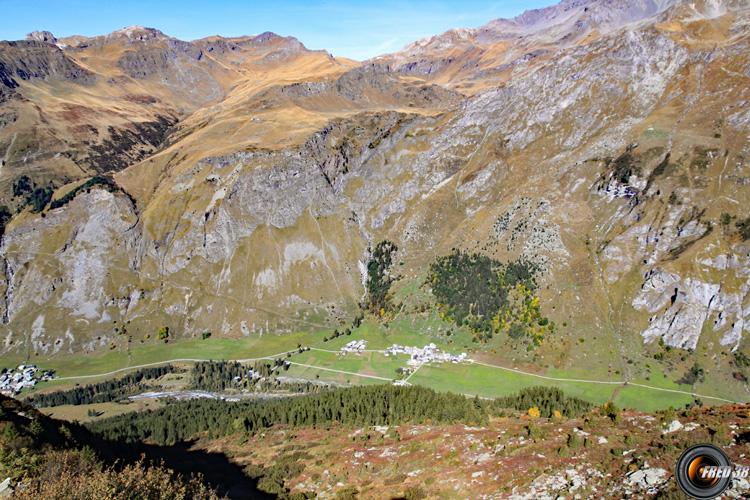 Champagny le Haut dans le vallon du Doron de Champagny.