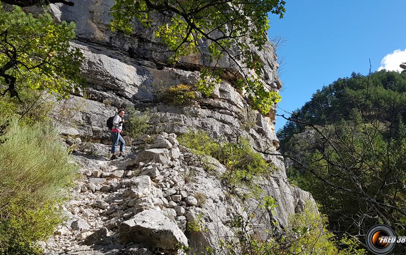 Traversée de la falaise.