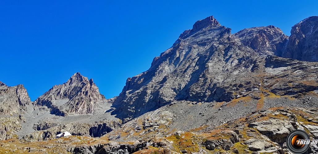 Le refuge et le Monviso.