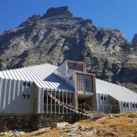 Le refuge et le Monviso.