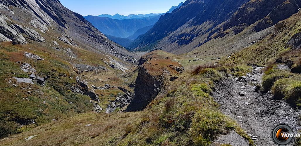 Le large valllon de montée.