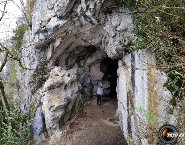 L'entrée de la grotte de l'Ermite