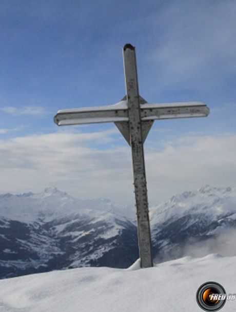 La croix du sommet.