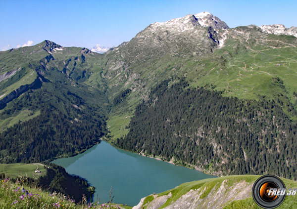 Grand Mont et lac de Saint-Guérin.