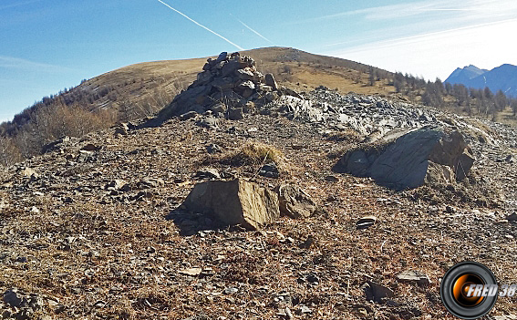 La crête montant au sommet.