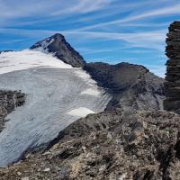 Le cairn du sommet et la Grande Sassière