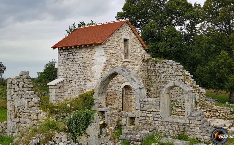 Eglise Saint-Alban ruinée.
