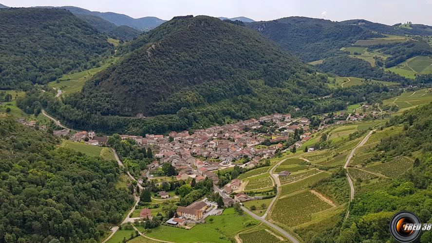 Vue sur Cerdon, du rocher.