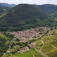 Vue sur Cerdon, du rocher.