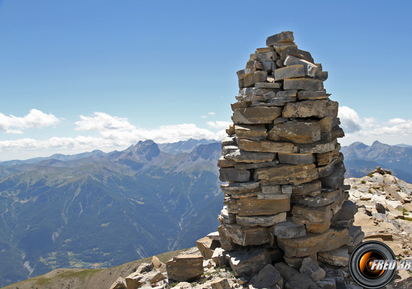 Le sommet et en fond la Grande Séolane.