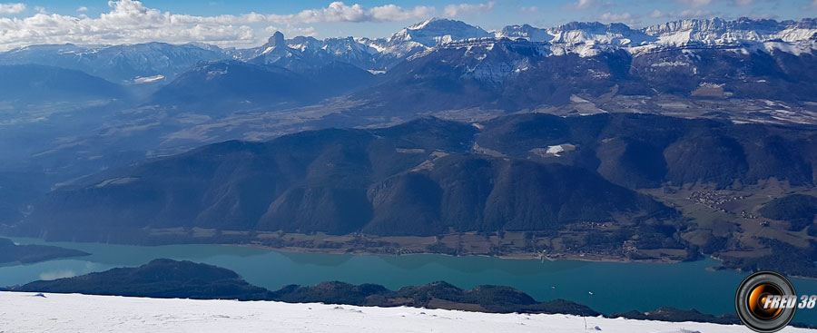 Vue sur le lac de Monteynard.