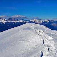 La large crête.