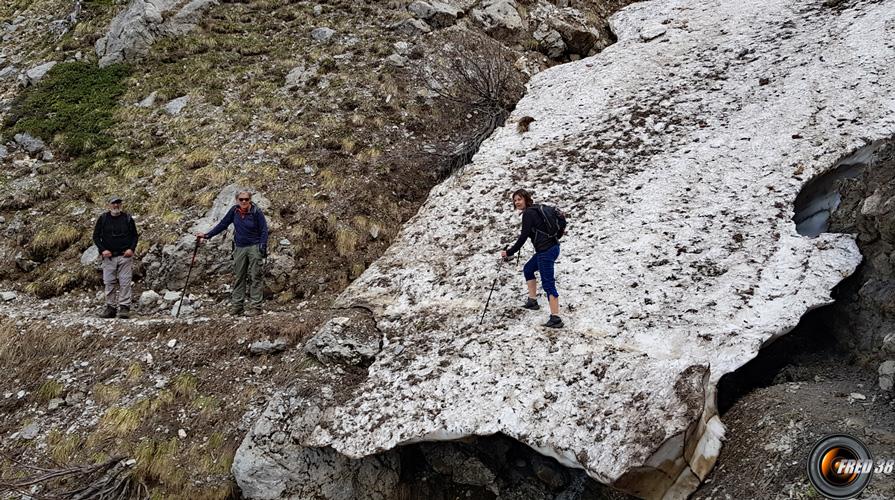 Des névés peuvent persister au printemps.