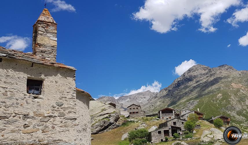 Dans le hameau de l'Ecot.