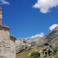 Dans le hameau de l'Ecot.