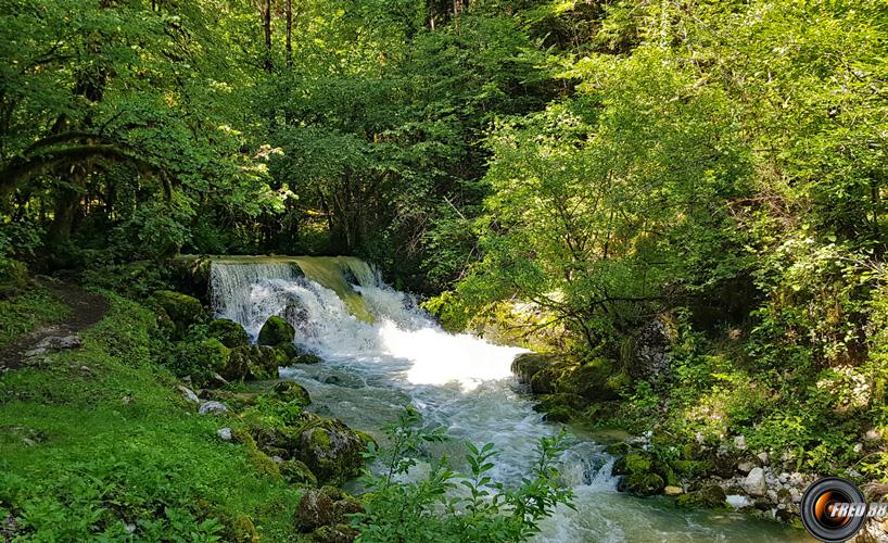 Près de la centrale hydroélectrique.