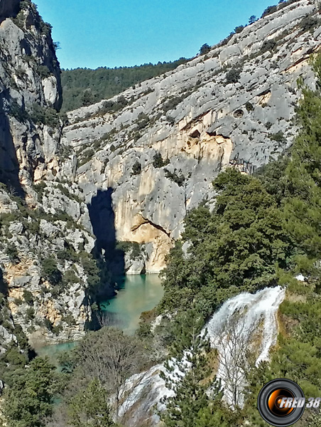 Au dessus de la cascade.