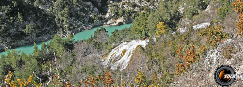 Au dessus de la cascade