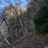 Sous la falaise.