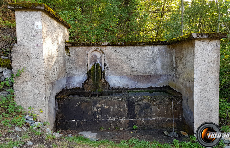 La fontaine.