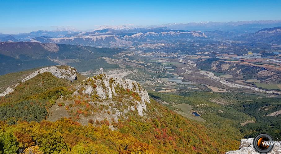 Le Mont Burlet et au loin le Dévoluy.