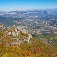 Le Mont Burlet et au loin le Dévoluy.