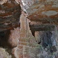 Dans la grotte.